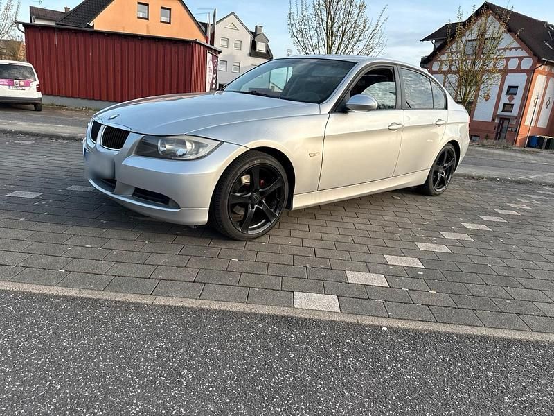 Gebraucht BMW 320 150 PS (110 kW) 2005 Silber Limousine