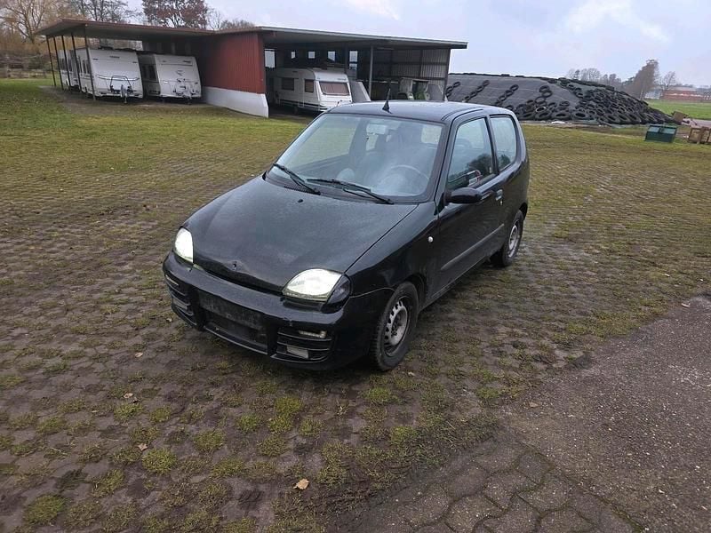 Schwarz Gebraucht 2001 Fiat Seicento Kleinwagen | 750 € (Fairer Preis) - Bild 1/4