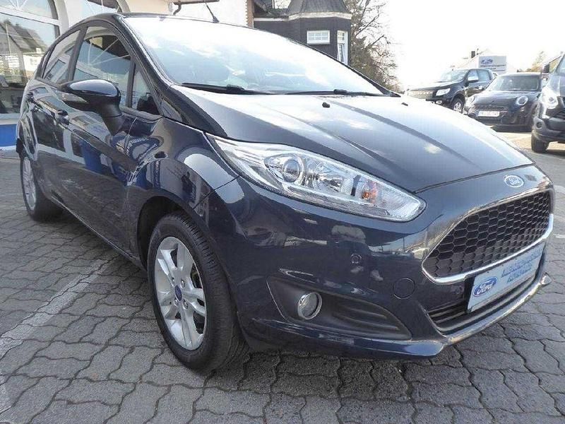 Gebraucht Ford Fiesta Celebration 80 PS (58 kW) 2017 Mitternachtsblau Limousine