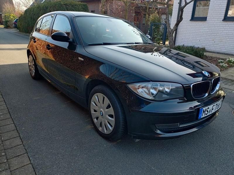 Gebraucht BMW 116 122 PS (89 kW) 2009 Schwarz Kleinwagen