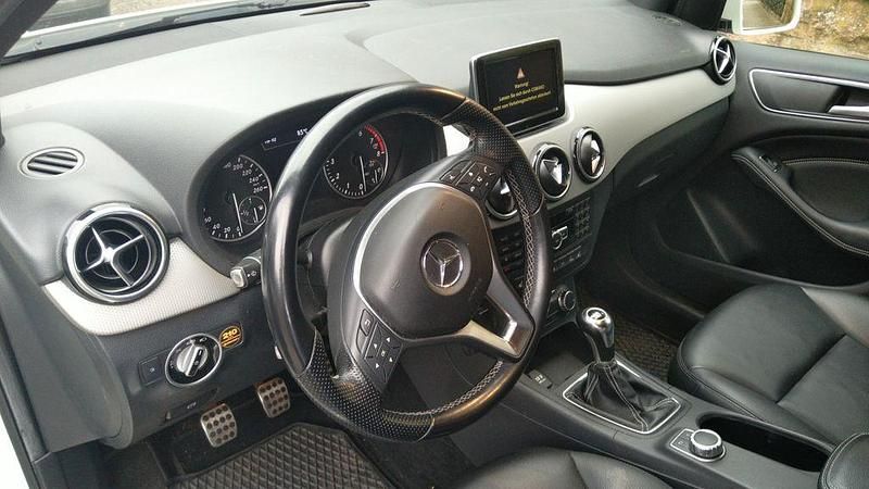 Gebraucht Mercedes B200 Edition 1 156 PS (114 kW) 2012 Weiß Van / Kleinbus