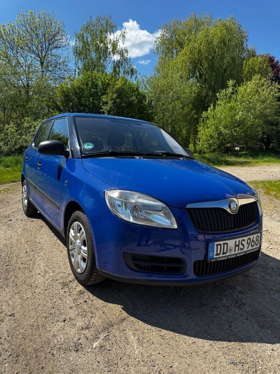 Blau Gebraucht 2009 Skoda Fabia Limousine | 1.999 € (Guter Preis) - Bild 1/4