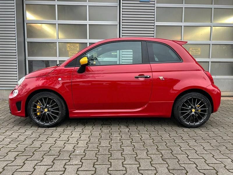 Gebraucht Abarth 695 179 PS (131 kW) 2024 Rosso corsa Kleinwagen