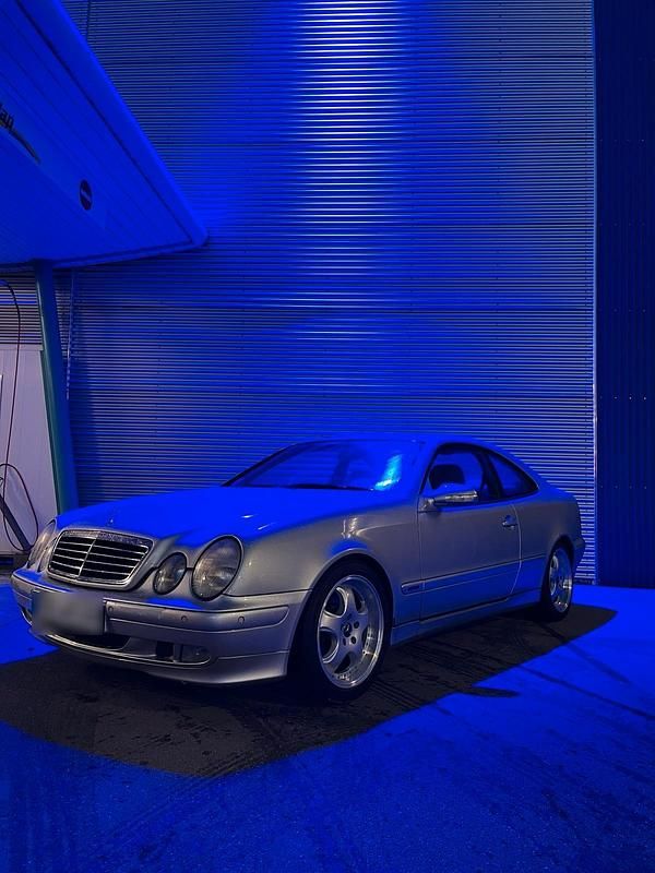 Gebraucht Mercedes CLK230 193 PS (141 kW) 2000 Silber Coupé