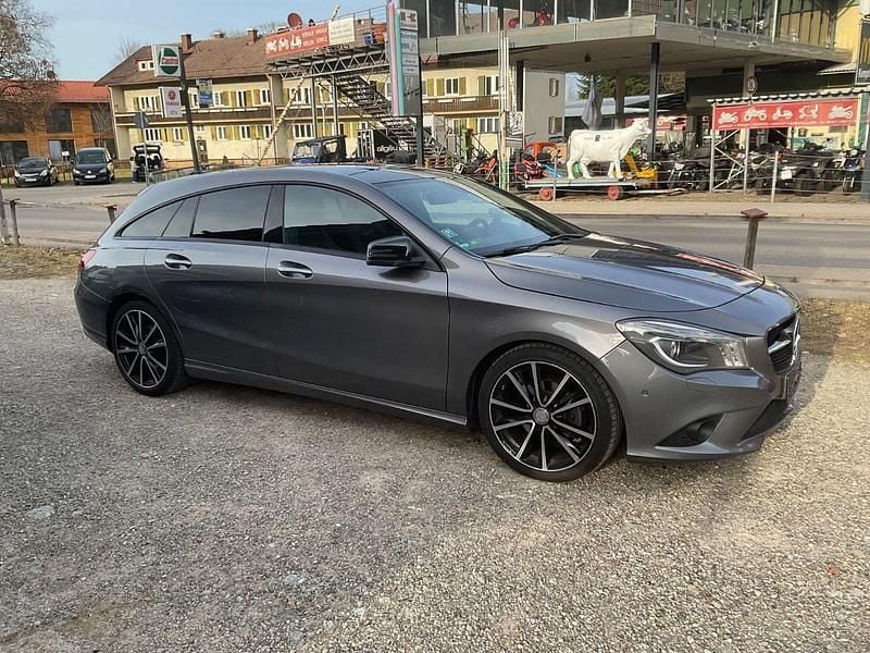 Gebraucht Mercedes CLA200 156 PS (114 kW) 2015 Grau Kombi