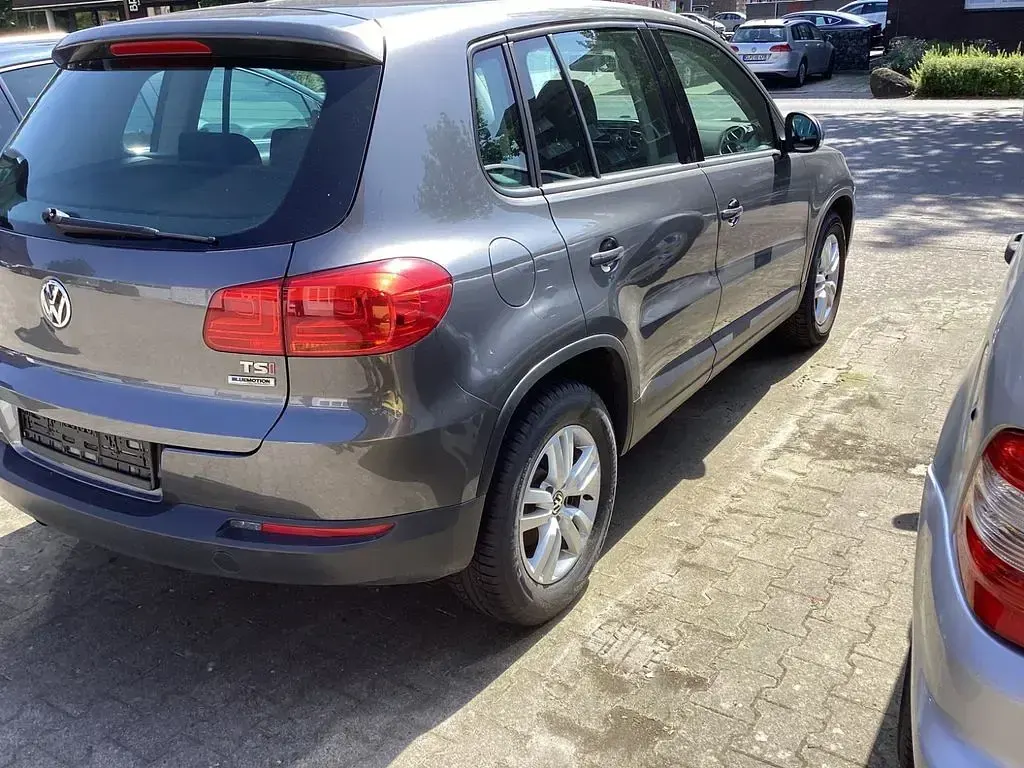 Gebraucht VW Tiguan Trendline 122 PS (89 kW) 2015 Grau SUV