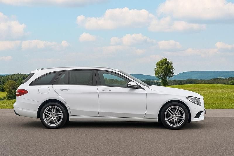 Weiß Gebraucht 2017 Mercedes C180 Kombi | 15.750 € (Fairer Preis) - Bild 1/4
