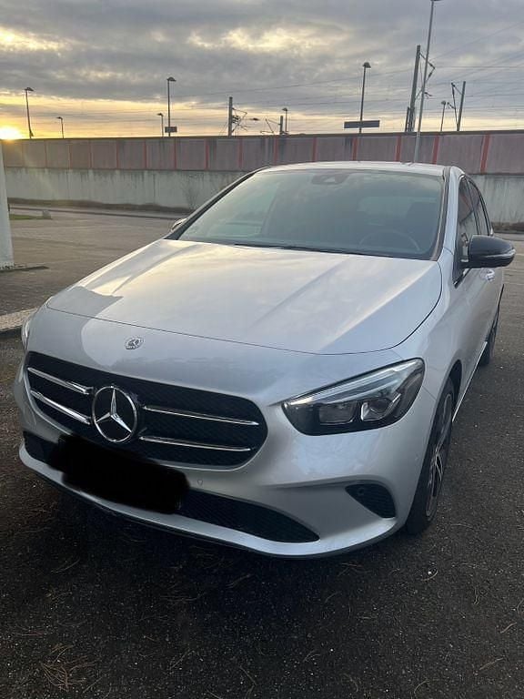 Gebraucht Mercedes B200 Progressive 163 PS (119 kW) 2020 Silber Van / Kleinbus
