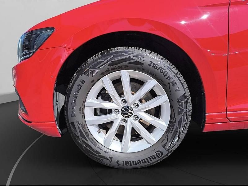 Gebraucht VW Passat 122 PS (89 kW) 2023 Rot Kombi