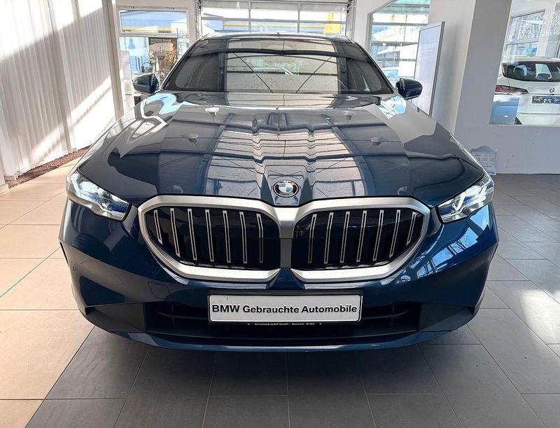 Gebraucht BMW 520 Performance 197 PS (144 kW) 2024 Blau Kombi