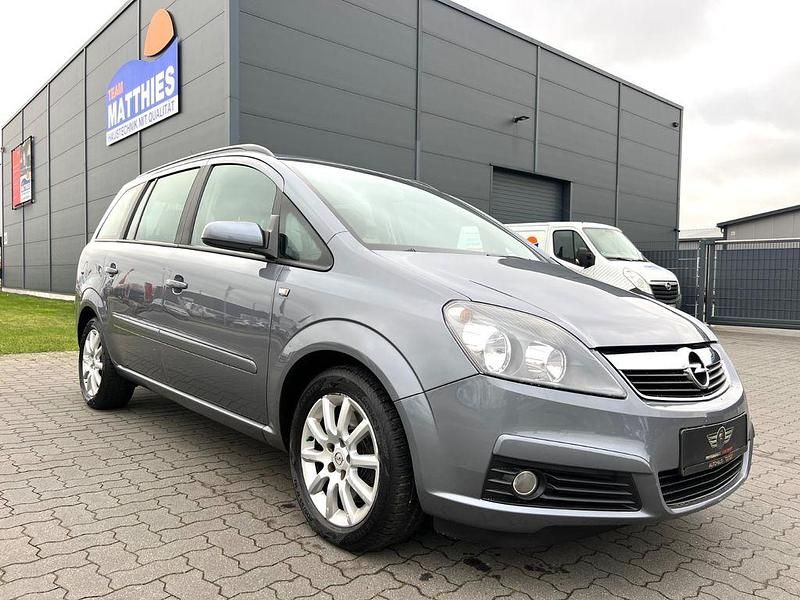 Grau Gebraucht 2005 Opel Zafira Edition Van / Kleinbus | 4.990 € (Teuer) - Bild 1/4