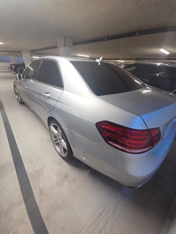 Gebraucht Mercedes E220 Avantgarde 170 PS (125 kW) 2015 Silber Kombi