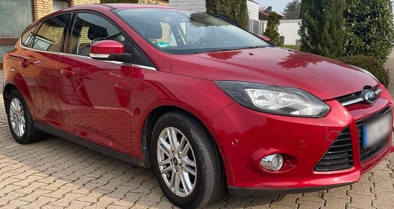 Gebraucht Ford Focus 125 PS (91 kW) 2012 Rot Limousine