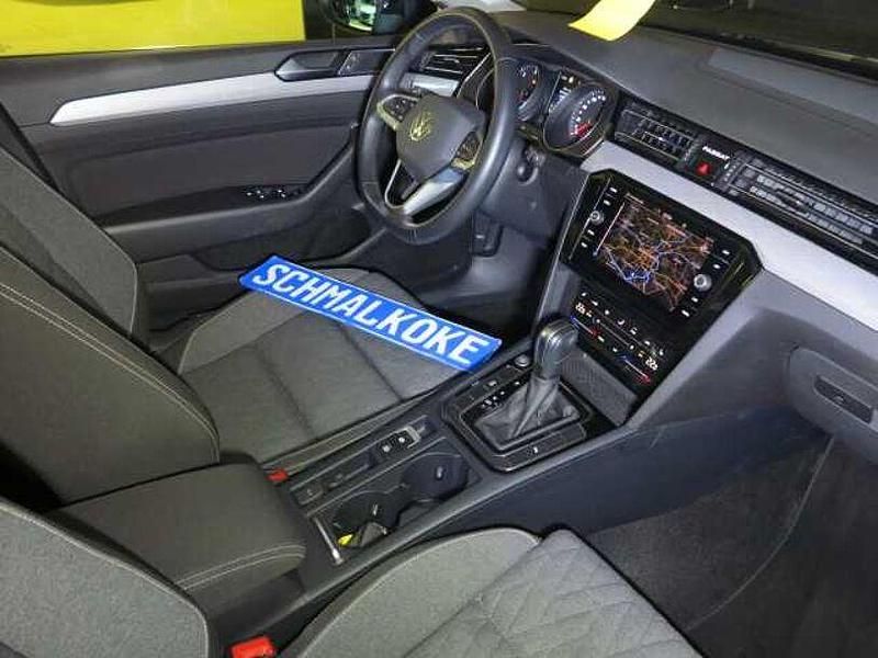 Gebraucht VW Passat Business 150 PS (110 kW) 2023 Deep black pearlescent (metallic) Kombi