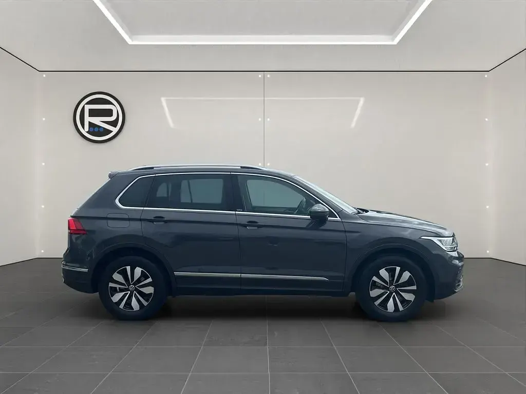 Gebraucht VW Tiguan Move 150 PS (110 kW) 2023 Delfingrau metallic SUV
