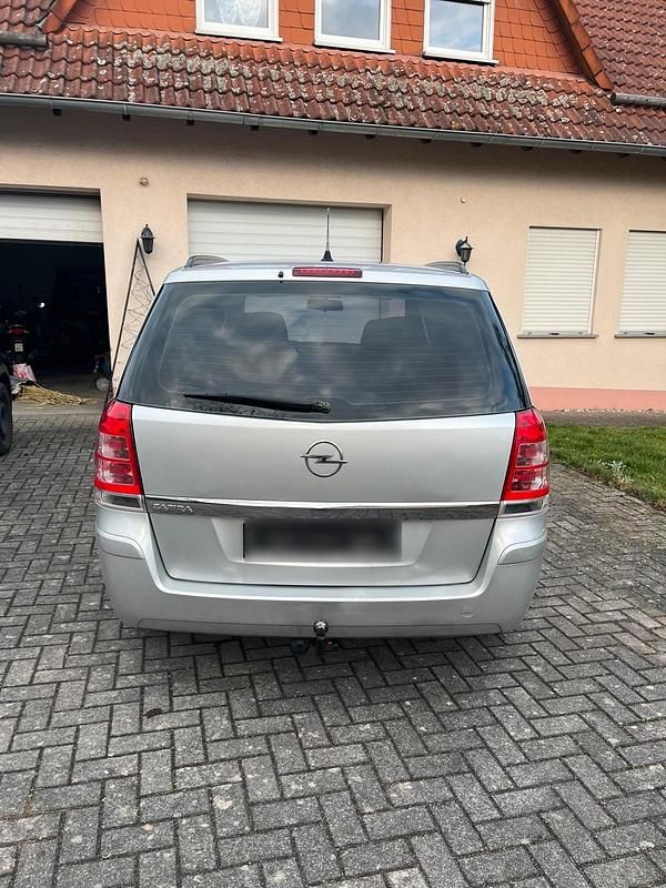 Gebraucht Opel Zafira 140 PS (102 kW) 2009 Silber Van / Kleinbus