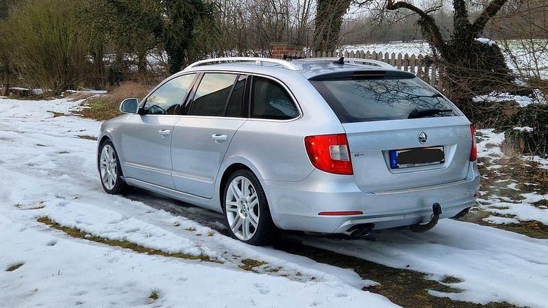 Gebraucht Skoda Superb 260 PS (191 kW) 2010 Silber Limousine