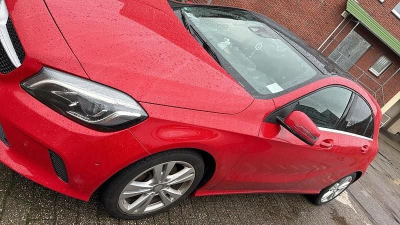 Gebraucht Mercedes A200 156 PS (114 kW) 2016 Rot Limousine