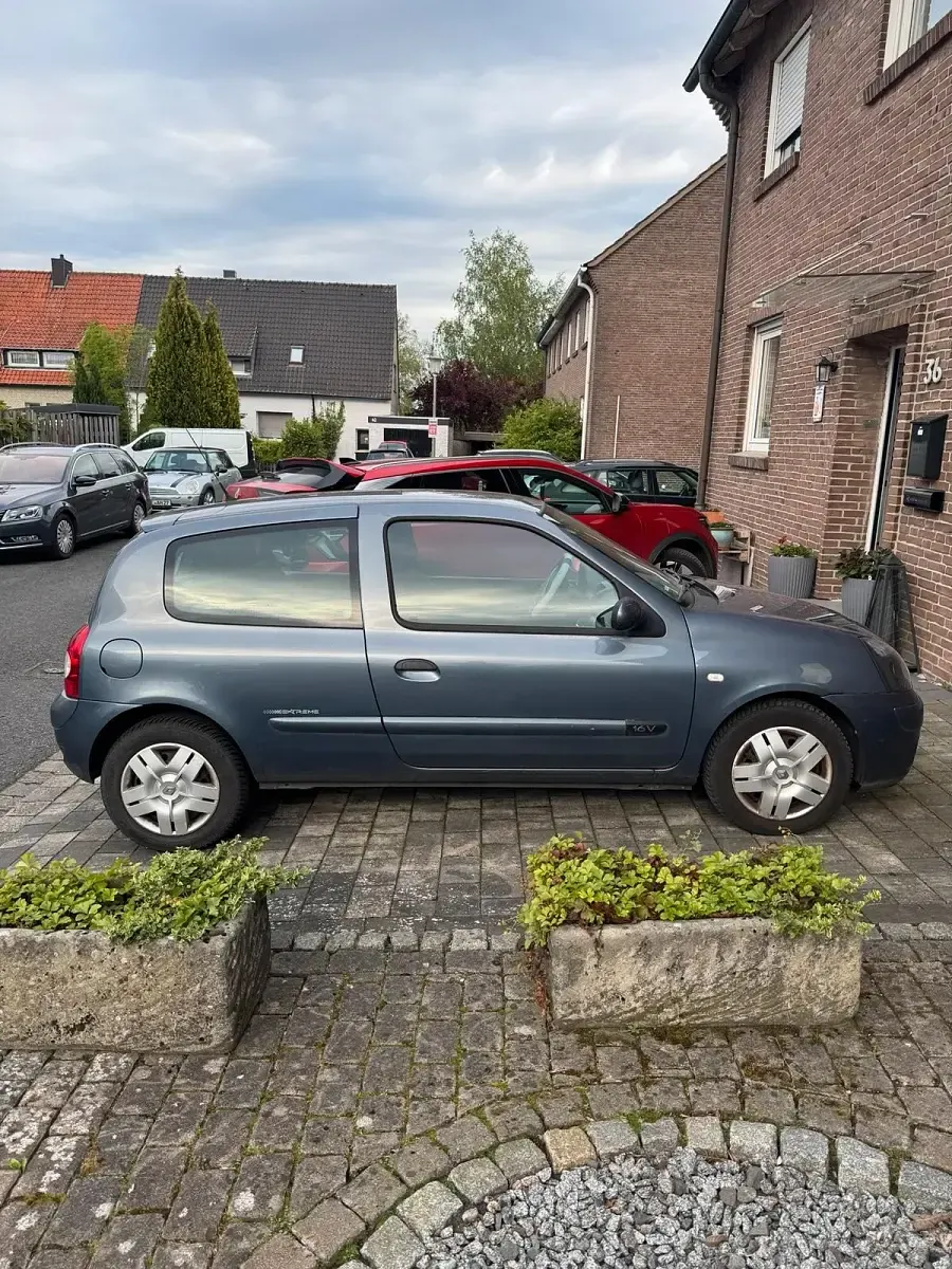 Gebraucht Renault Clio II 75 PS (55 kW) 2005 Grau Kleinwagen