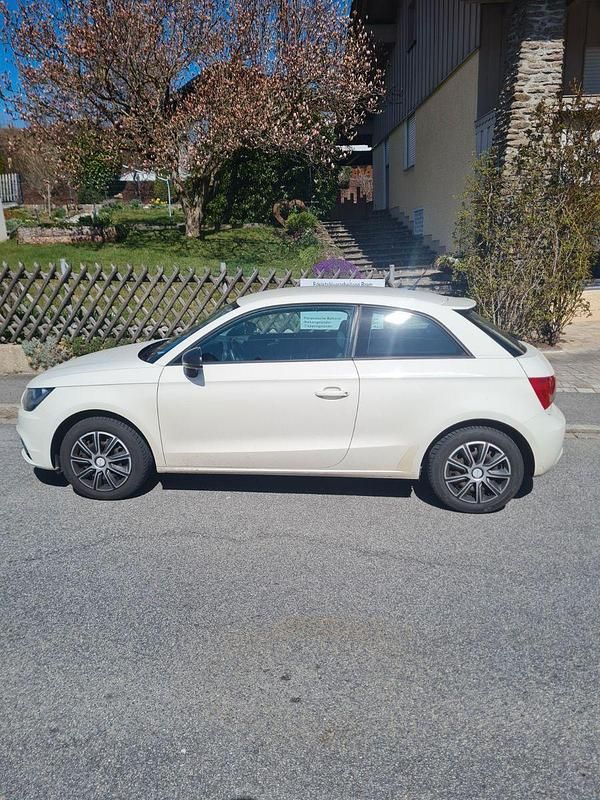 Gebraucht Audi A1 Ambition 122 PS (89 kW) 2010 Weiß Kleinwagen
