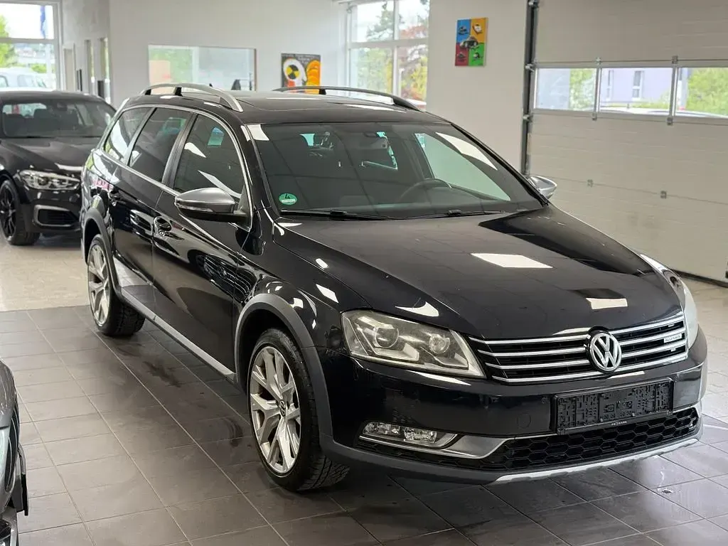 Gebraucht VW Passat Alltrack Basis 170 PS (125 kW) 2012 Deep black perleffekt Kombi