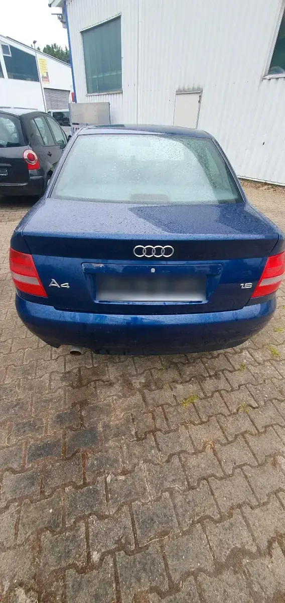 Gebraucht Audi A4 102 PS (75 kW) 2000 Blau Limousine