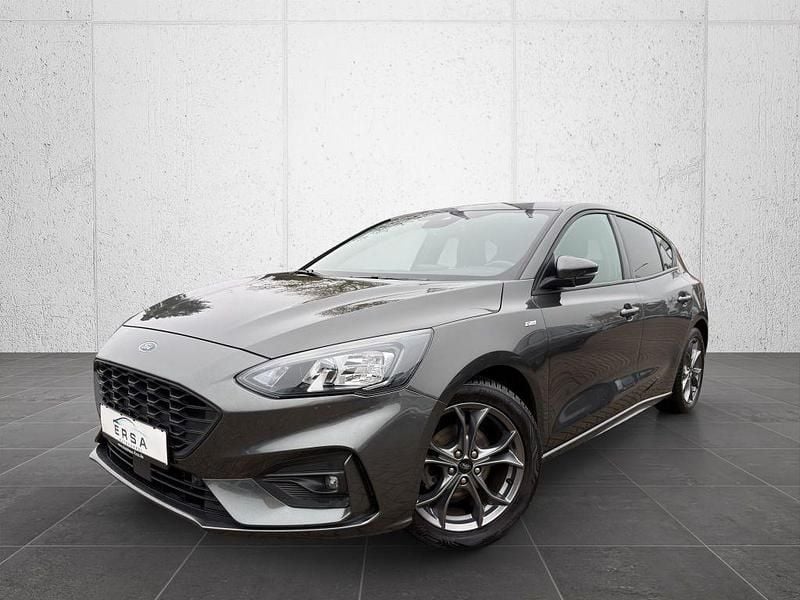 Grau Gebraucht 2021 Ford Focus ST-Line Limousine | 15.999 € (Guter Preis) - Bild 1/4