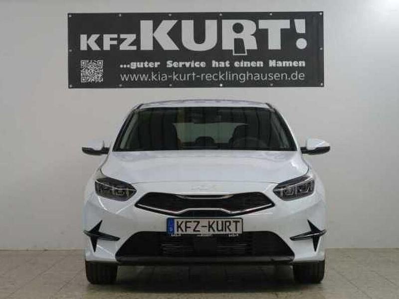 Neu Kia Ceed Style 140 PS (102 kW) 2025 Weiß Kleinwagen