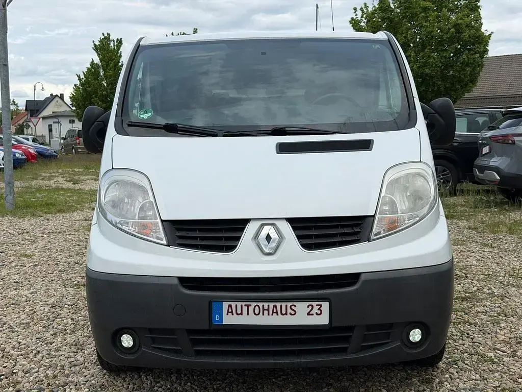 Gebraucht Renault Trafic 114 PS (83 kW) 2013 Weiß Van / Kleinbus