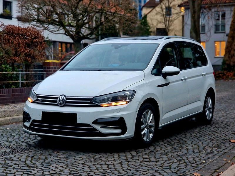Weiß Gebraucht 2017 VW Touran R-line Van / Kleinbus | 11.999 € (Guter Preis) - Bild 1/4