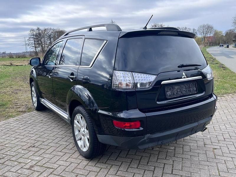 Gebraucht Mitsubishi Outlander Edition 147 PS (108 kW) 2011 Schwarz SUV