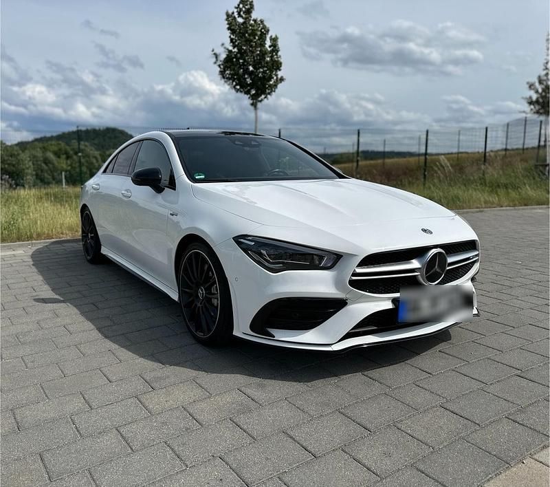 Weiß Gebraucht 2020 Mercedes CLA35 AMG AMG Limousine | 39.500 € (Fairer Preis) - Bild 1/4
