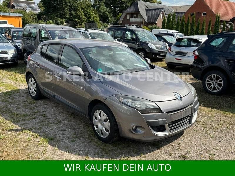 Grau Gebraucht 2010 Renault Mégane III Dynamique Limousine | 2.790 € (Fairer Preis) - Bild 1/4