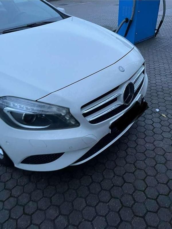 Gebraucht 2014 Mercedes A180 Style Limousine | 10.290 € (Guter Preis) - Bild 1/4