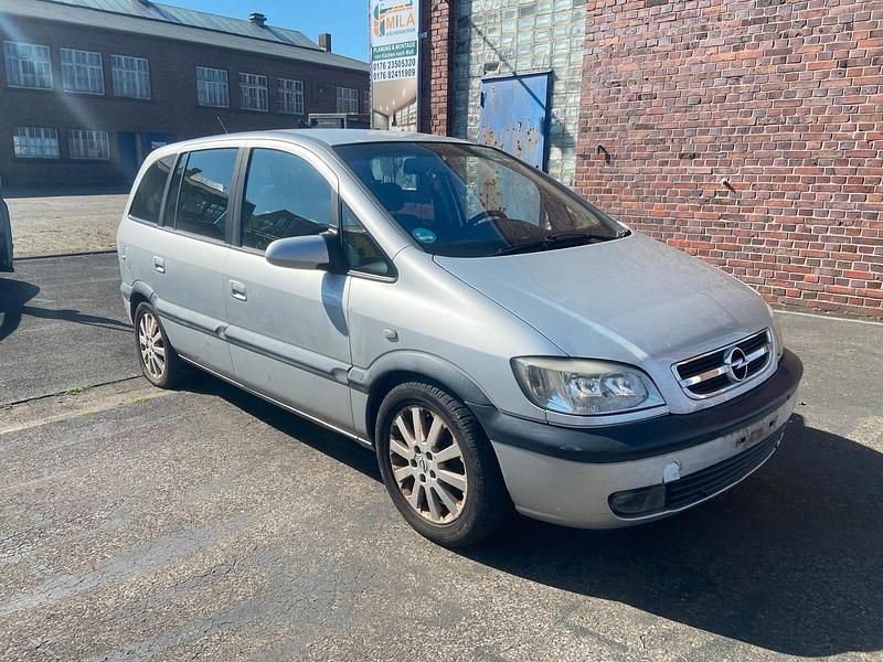 Second-hand Opel Zafira 125 CP (91 kW) 2003 Argintiu Monovolum