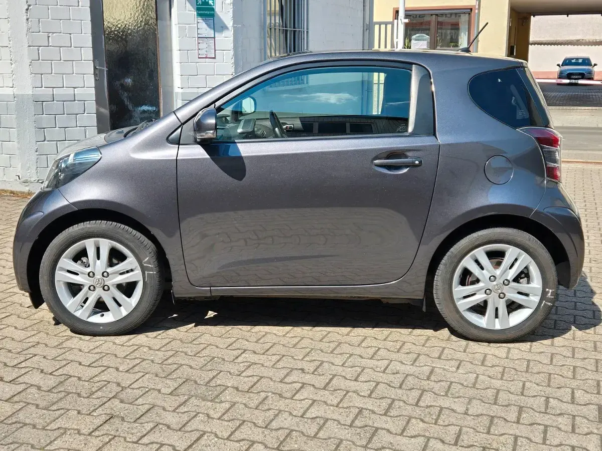 Gebraucht Toyota iQ 98 PS (72 kW) 2009 Grau Kleinwagen