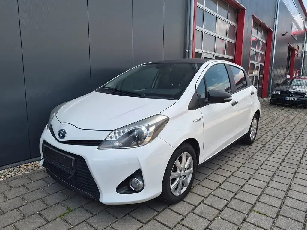 Gebraucht Toyota Yaris Hybrid Edition 75 PS (55 kW) 2014 Weiß Limousine