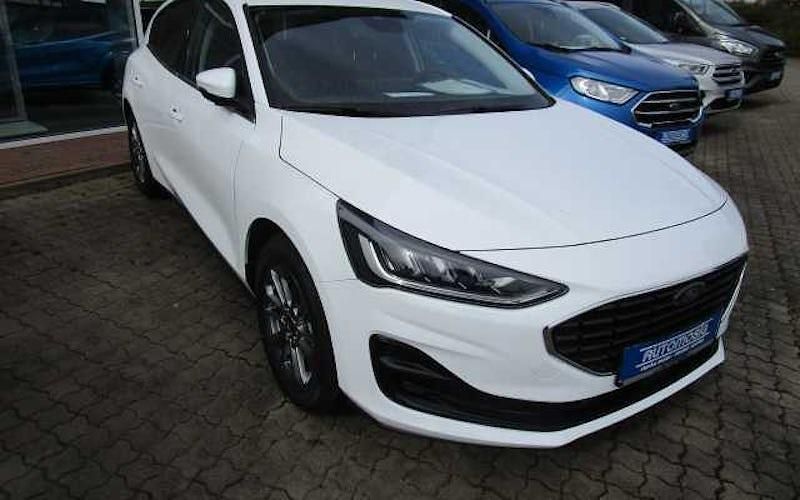 Gebraucht Ford Focus Titanium 125 PS (91 kW) 2022 Weiß Limousine