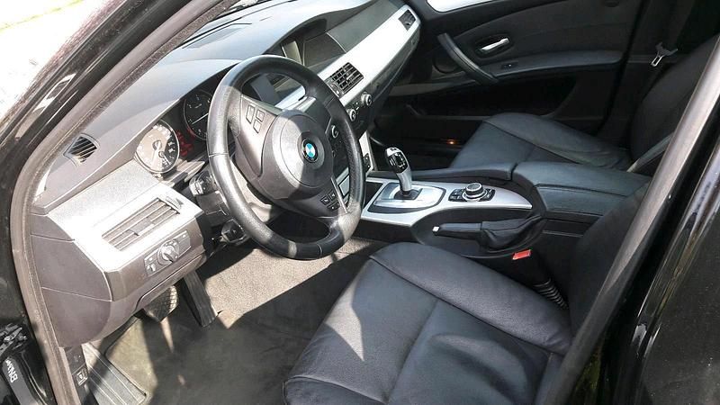 Gebraucht BMW 520 177 PS (130 kW) 2010 Schwarz Kombi