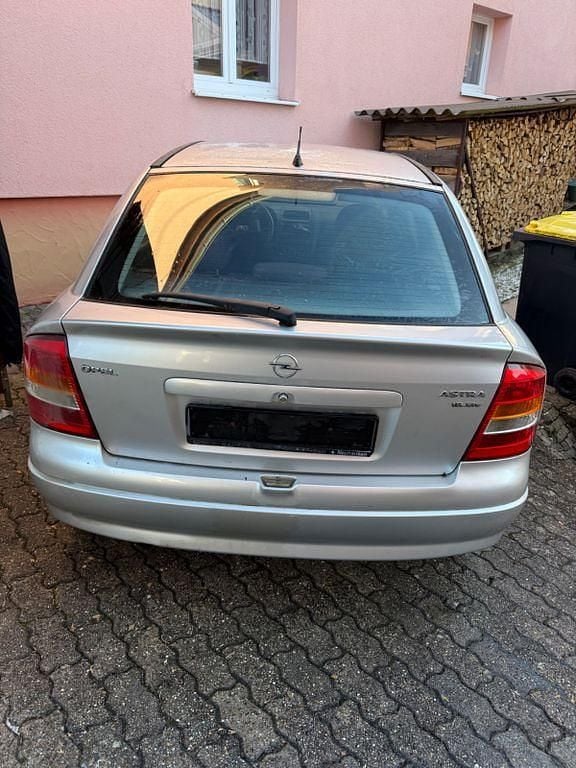 Silber Gebraucht 2000 Opel Astra Limousine | 1.000 € (Fairer Preis) - Bild 1/4