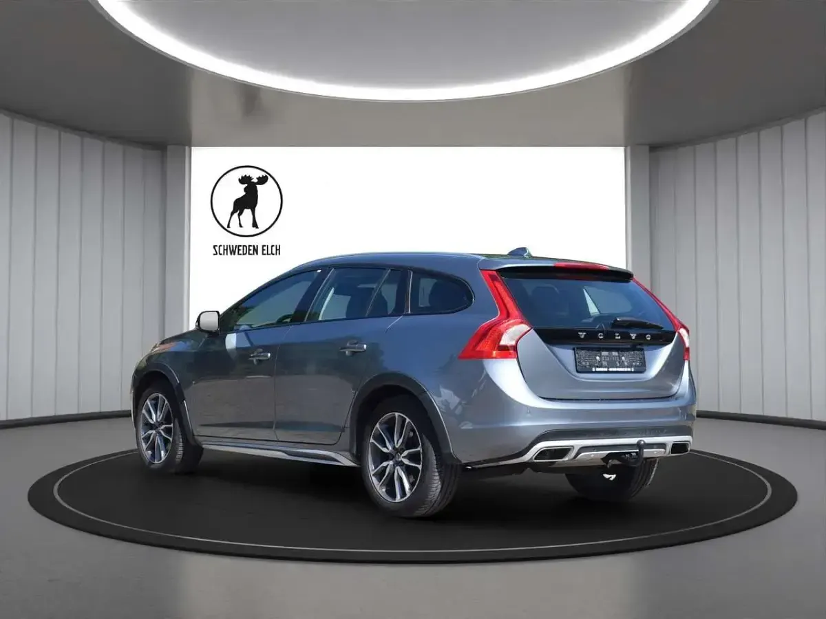 Gebraucht Volvo V60 CC Summum 150 PS (110 kW) 2016 Grau Kombi