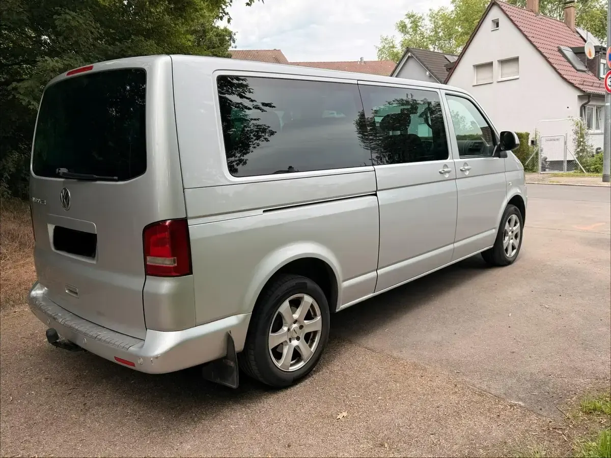 Gebraucht VW Caravelle 181 PS (133 kW) 2010 Silber Van