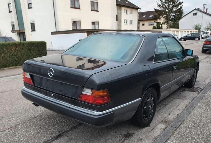 Gebraucht Mercedes E300 180 PS (132 kW) 1991 Schwarz Coupé