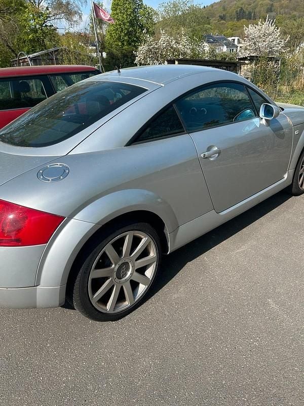 Second-hand Audi TT 180 CP (132 kW) 2002 Argintiu Coupe