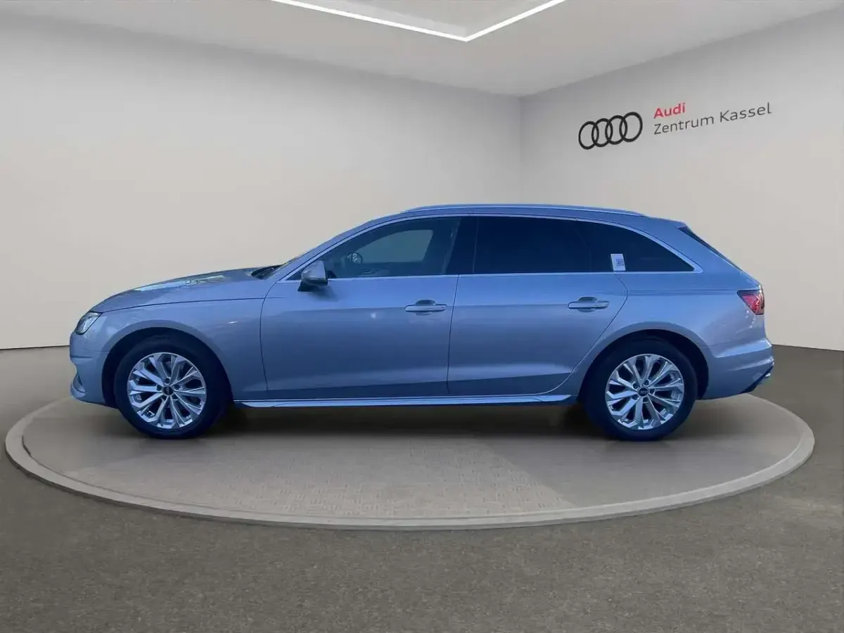 Gebraucht Audi A4 Sport 163 PS (119 kW) 2023 Florettsilber metallic Kombi