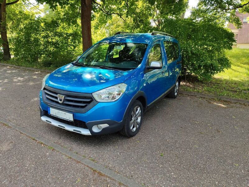 Blau Gebraucht 2017 Dacia Dokker Celebration Van | 12.700 € (Fairer Preis) - Bild 1/4
