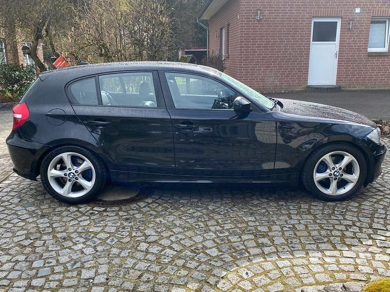 Gebraucht BMW 118 143 PS (105 kW) 2010 Schwarz Kleinwagen