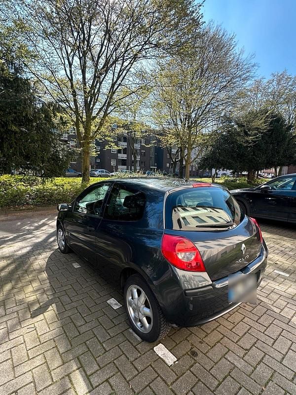 Gebraucht Renault Clio II 74 PS (54 kW) 2007 Schwarz Kleinwagen