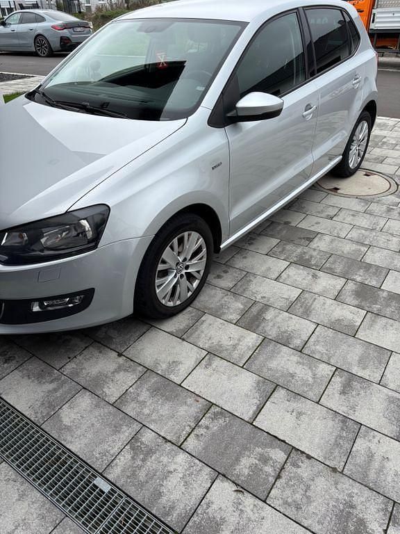 Silber Gebraucht 2013 VW Polo Limousine | 8.699 € (Fairer Preis) - Bild 1/4