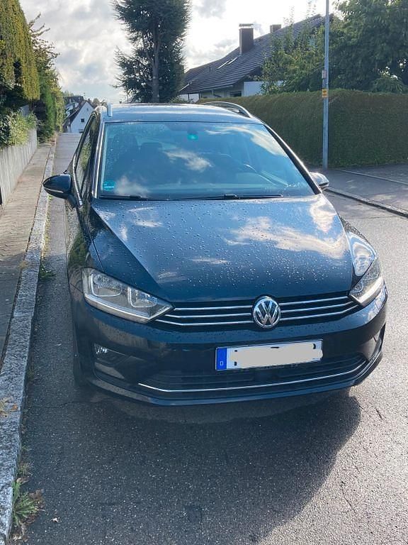 Schwarz Gebraucht 2016 VW Golf Sportsvan Comfortline Van / Kleinbus | 12.950 € (Etwas zu teuer) - Bild 1/4